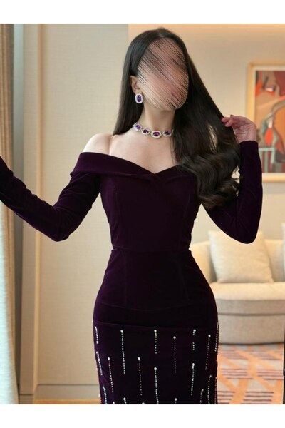 Ta Prince A sophisticated evening dress in a luxurious dark color.