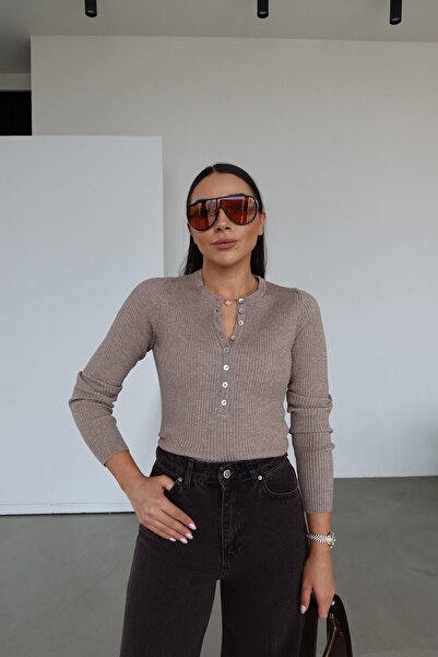 Özge Özgenç Crew Neck Buttoned Corded Fabric Knitwear Sweater