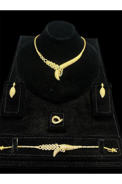 FASHION Gold bracelet with a wristband and beads