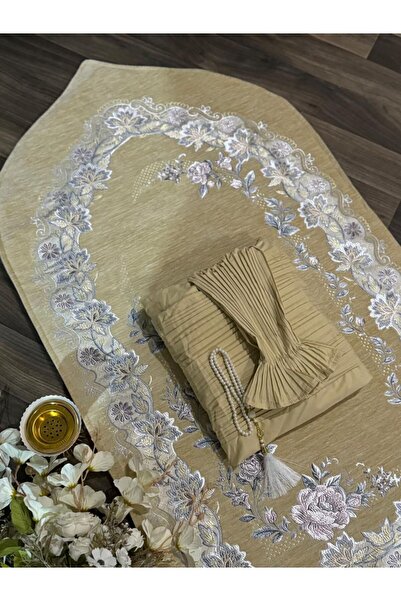 Gerenic A soft prayer rug with a luxurious design, complete with a prayer mat...