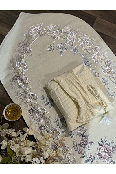 Gerenic A soft prayer rug with a luxurious design, complete with a prayer mat...