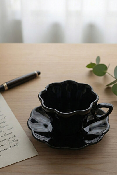 Minole Elegant Daisy Patterned Coffee Cup with Saucer - Black