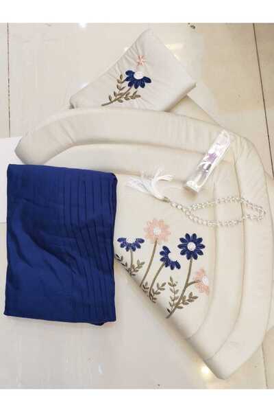 Arum Carpets A distinctive prayer set consisting of (a padded prayer mat embr...