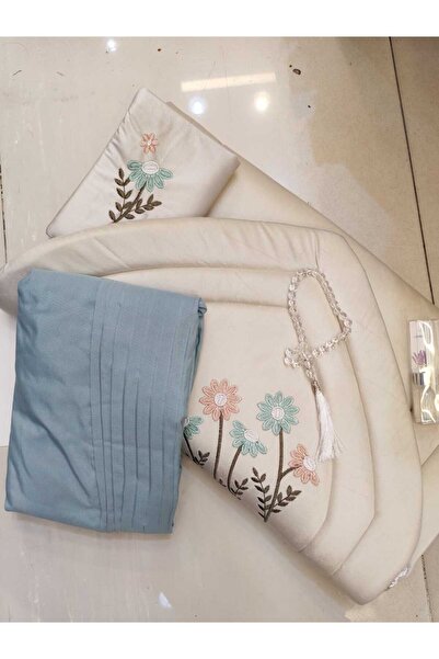 Arum Carpets A distinctive prayer set consisting of (a padded prayer mat embr...