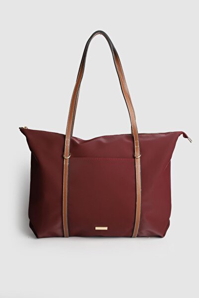 Store حقيبة كتف نسائية كبيرة الحجم من الساتان مع جيوب من تشيستر