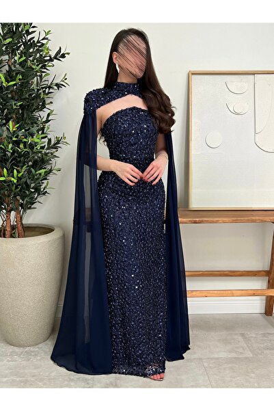 TOP BERLANTY A luxurious navy blue star-themed evening gown with hand-stitche...
