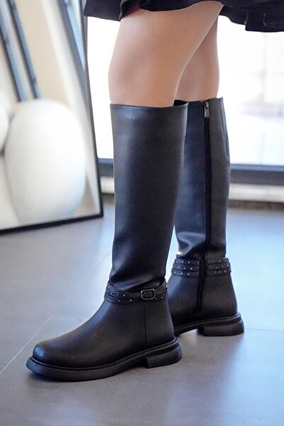 Stilbagshoes حذاء روبرتا النسائي ذو التفاصيل الحجرية باللون الأسود