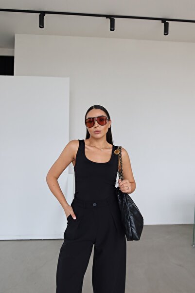Özge Özgenç Thick Strap U-Neck Tank Top