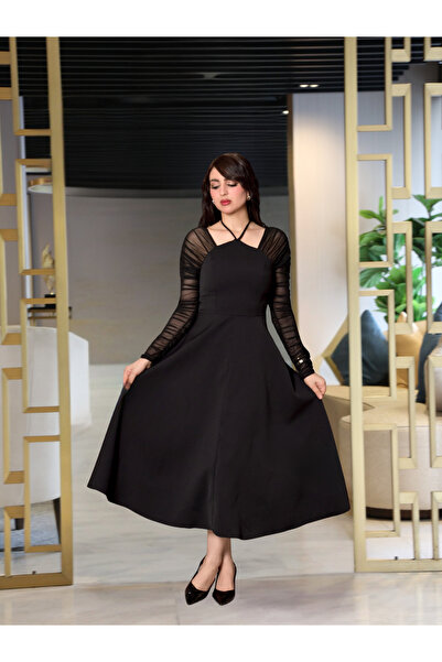 LITSHE A soft, elegant dress in a classic black color.