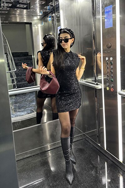 TOPSHOW فستان بكتف واحد مزين بـ حشوة كتف ترتر خلفي عميق - أسود