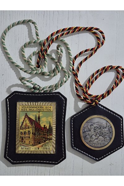 Edi Antik 2 Μετάλλια Γερμανίας από ορείχαλκο σε δερμάτινη βάση. Μεγάλο μέγεθο...