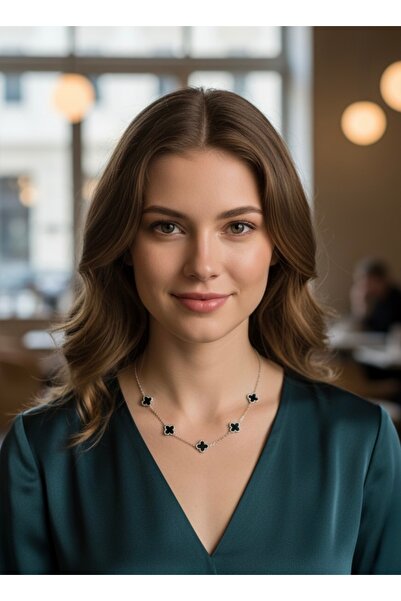 MC Boutique Siyah Oniks Taşlı 5'li Yonca Figürlü Çelik Kaplama Kolye