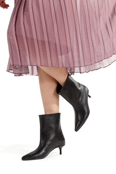 PİMORA Black Leather Pull-On Boots Pointed Toe 5 cm Thin Heel New Season