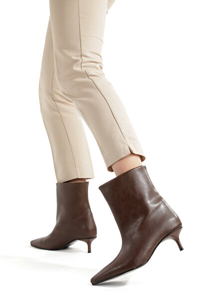 LUVETTO حذاء بني اللون ذو كعب رفيع 5 سم للموسم الجديد