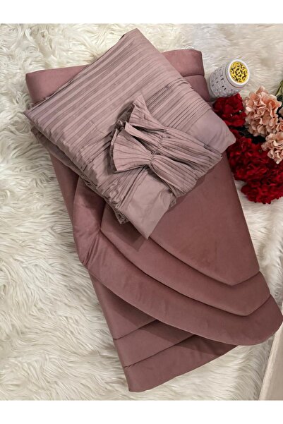 ASDM A luxurious prayer set including a prayer mat, prayer shawl, prayer bead...