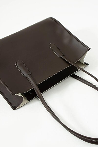 Store حقيبة كتف نسائية مستطيلة كبيرة الحجم من فيرا بتصميم بسيط