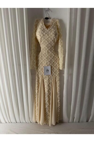 Generic Elegant evening dress with a sophisticated design