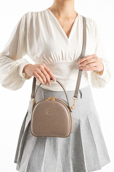 Berlin bags حقيبة يد نسائية من طراز بيرلين بوكس ​​مع تفاصيل جيب داخلي بسحاب