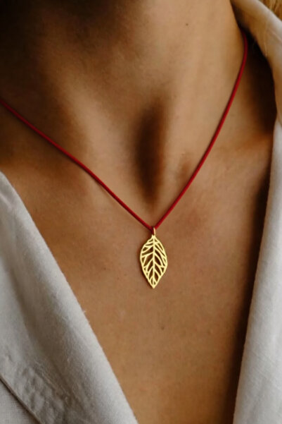 Siyah Kadın Yaprak Objeli Floş İpli Yeni Trend Kolye 40 cm