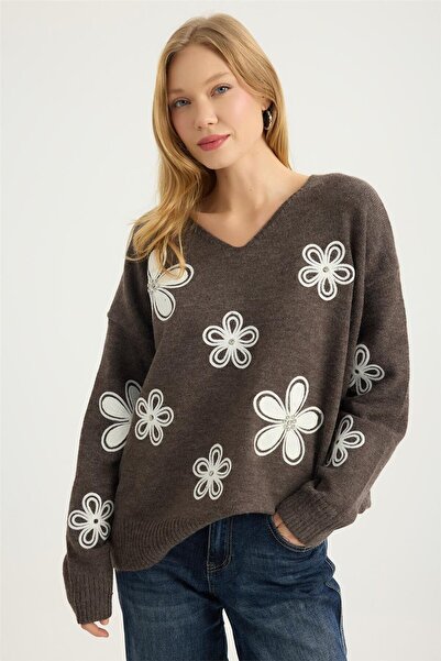 HomeStore V Yaka Çiçek Nakışlı Triko