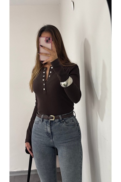 Mira dress تفاصيل الجسم المحددة بالضغط