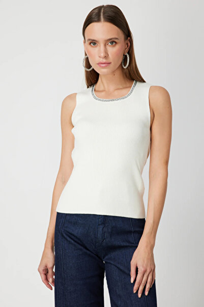 ON TRİKO Sleeveless Knit Sweater with Stone Collar 65394