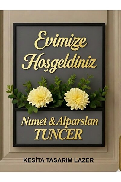 kesita TASARIM Kişiye Özel Ahşap ve Gold Pleksi Yazılı 20x30 cm Yapay Çiçekli...