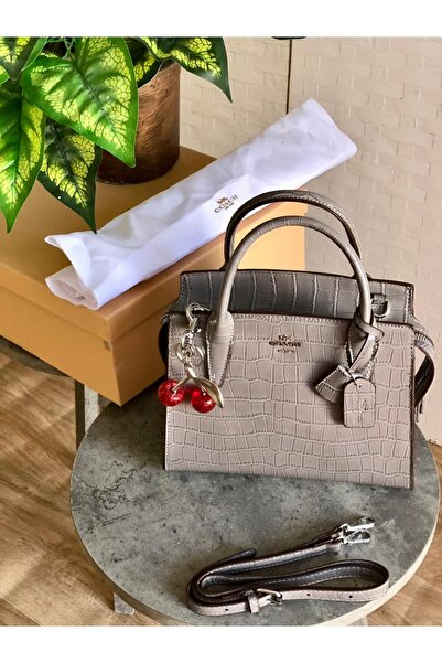 GGGG Bags with their accessories