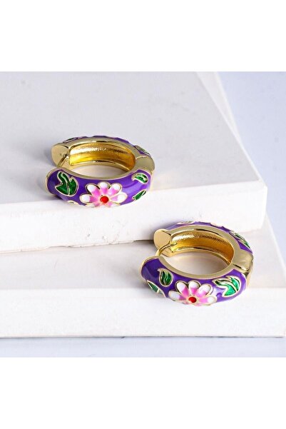 aksesuarista أقراط فولاذية مزخرفة بالزهور باللون الأرجواني