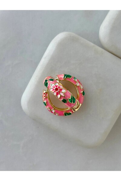 aksesuarista أقراط فولاذية مزخرفة بالزهور باللون الوردي