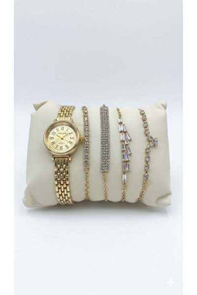 Boutique Luxurious women's accessory set with a modern design in gold