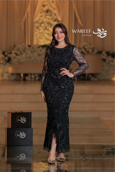 WAREEF FASHION A tight black dress adorned with luxurious embroidery