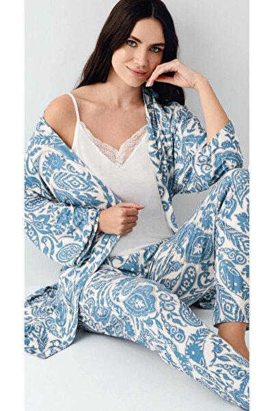 Pierre Cardin Women'S, White, with Robe, (Includes Sleep Socks as a Gift), 3-...