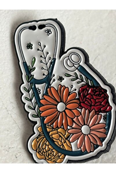 BHR AKSESUAR Çiçekler Üzeri Steteskop Emaye Yaka İğnesi Broş (3.9x2.5 cm)