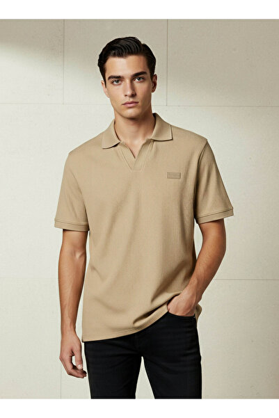 Lee Cooper تيشيرت بولو رجالي بقصة عادية، بياقة وأكمام قصيرة، مضلع