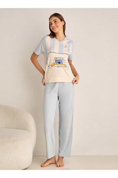 FAV طقم بيجاما مكون من تيشيرت بياقة على شكل حرف V وبنطال