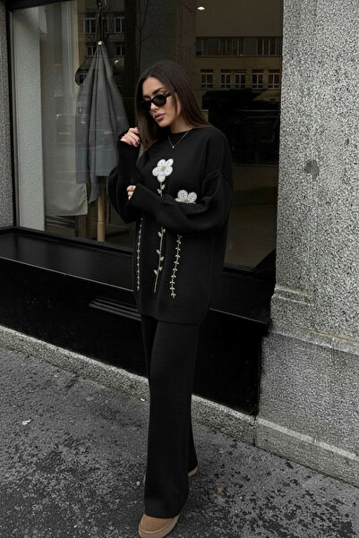 NEWCO Hand Embroidered Daisy Themed Sweater and Pants Knitwear Set