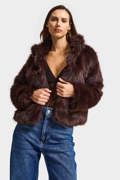 it's basic Women's Dark Brown Cropped Agrafled Lined Plush Fur Coat