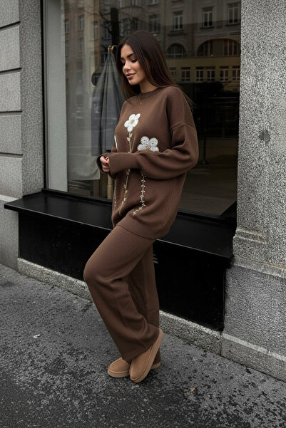 NEWCO Hand Embroidered Daisy Themed Sweater and Pants Knitwear Set