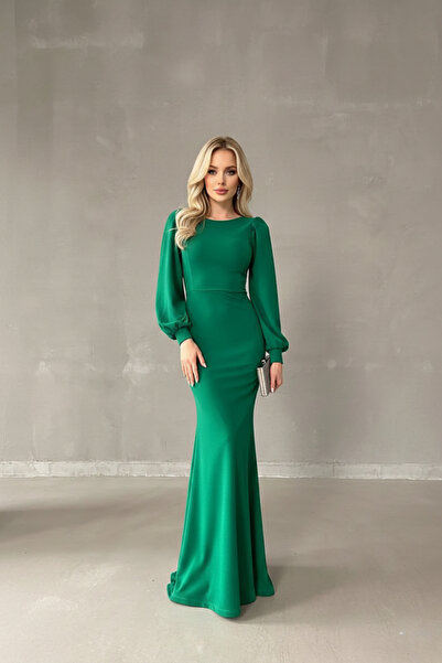 İntive Lingerie Дълга вечерна рокля с балонни ръкави и рибена опашка, която о...