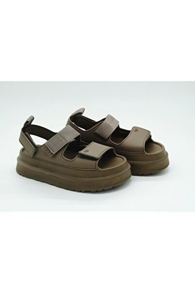 Luvesta صندل ذو نعل سميك وشريط فيلكرو مزدوج باللون البيج