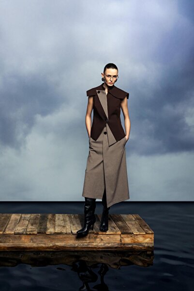 KAMEYA KONTRAST DETAYLI ASİMETRİK YELEK