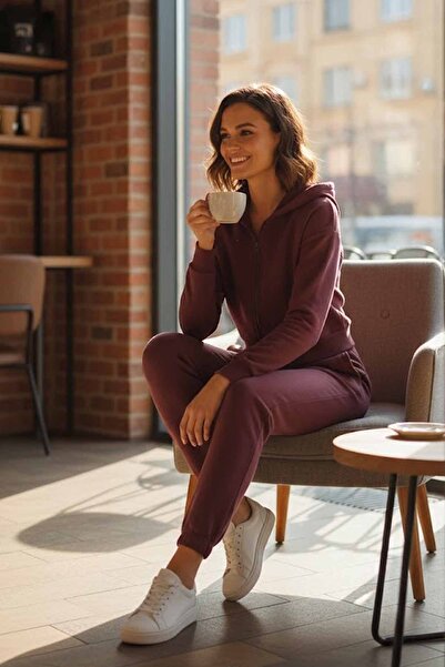 vynor atelier Women's Zippered Hooded Crop Tracksuit Set - Relaxed Fit Street...