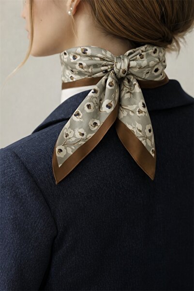 MOORİ Kadın Çiçek Desenli İpeksi Saten Fular 70x70 cm – Yumuşak Dokulu Şık Fular