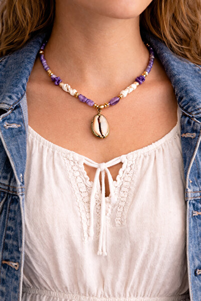 HER ŞEY NOTA www.herseynota.com قلادة نسائية بوهيمية بتفاصيل صدف البحر من لون...