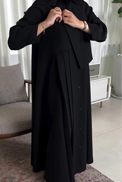 Jannat Khulood's half-circle Ferrari abaya, lightweight