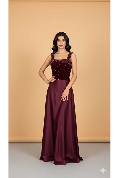 Princess costumes Elegant and sophisticated evening dress in embroidered velv...