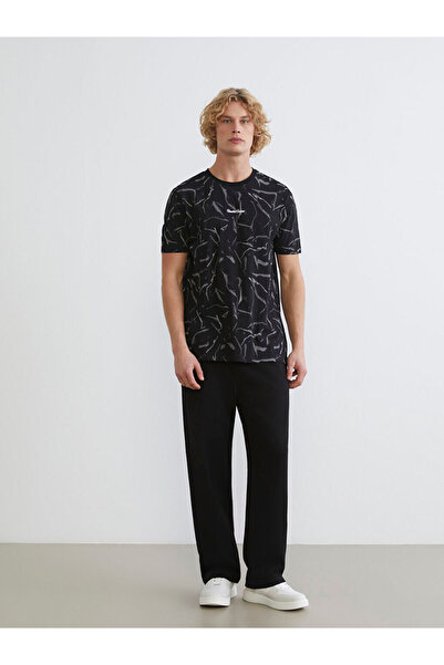 LC Waikiki Shining Store Presents Glittering Choices: Comfortable Fit Men's T...