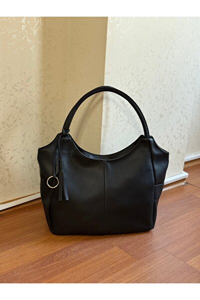 Bagnest حقيبة كتف نسائية كبيرة الحجم بتفاصيل حلقة وشرابة