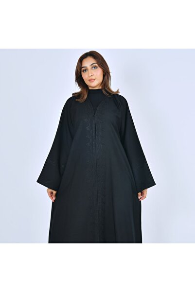 LAMHA A black abaya, closed with a snap closure and decorated with embroidery.